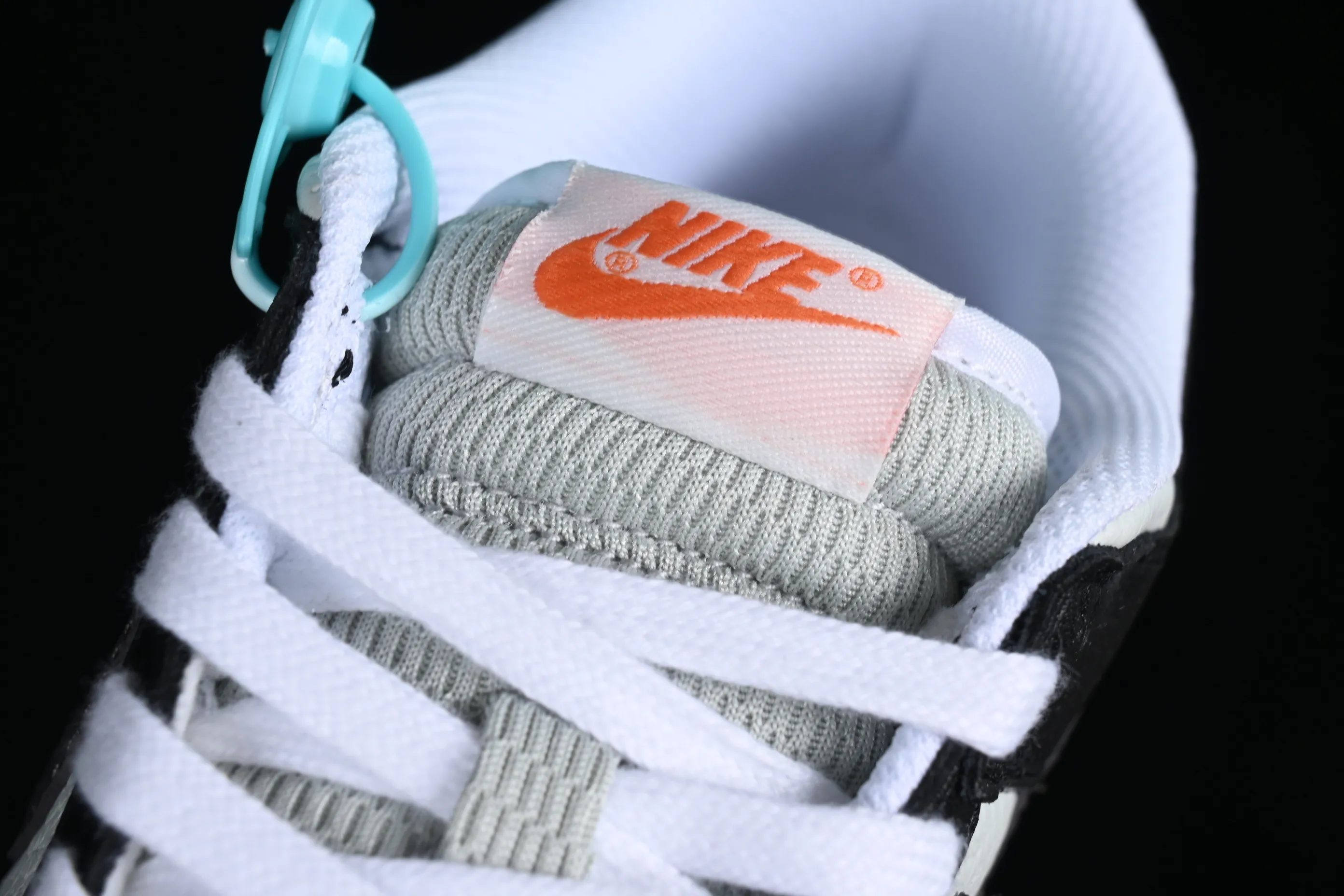 All categories Nk SB Dunk series Nk SB Dunk Low low-top sneakers Nk Dunk Low "Mini Orange Swoosh" SB low-top sports and leisure sneakers FN7808-001